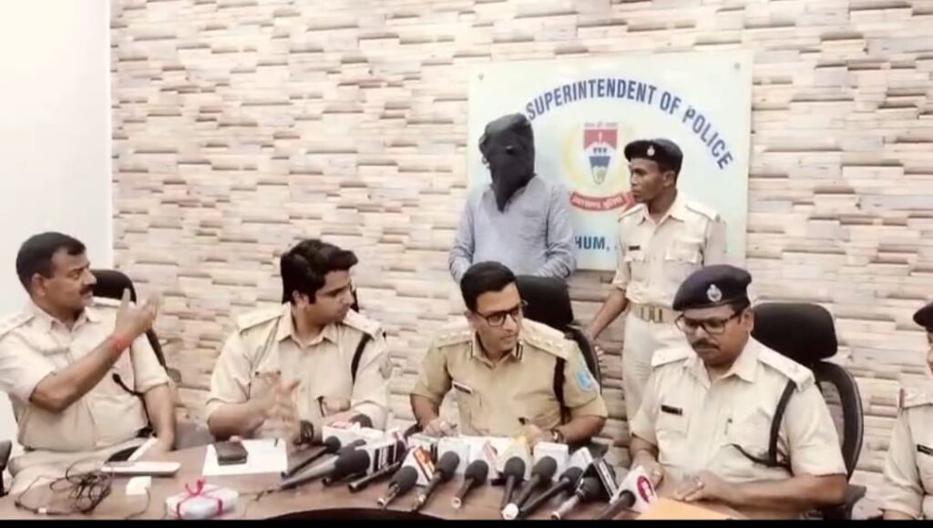 शहर के प्रतिष्ठित कारोबारी को फोन पर धमकी देने वाले आरोपी को पुलिस ने शिकायत के 24 घंटे के अंदर ही गिरफ्तार कर न्यायिक हिरासत में भेजा