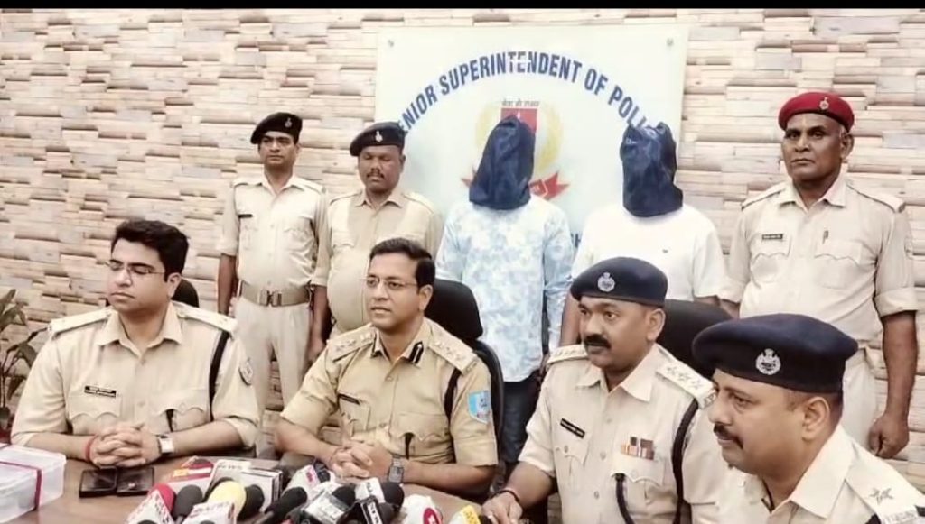 कदमा पुलिस ने कुख्यात अपराधी भानु माझी और आर्म्स पैडलर राकेश मंडल उर्फ पकौड़ी को गिरफ्तार कर न्यायिक हिरासत में भेजा